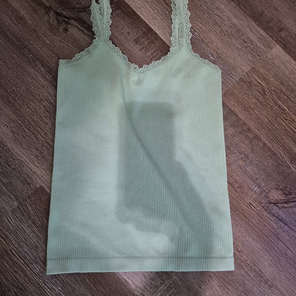 Set of 3 lace tank tops